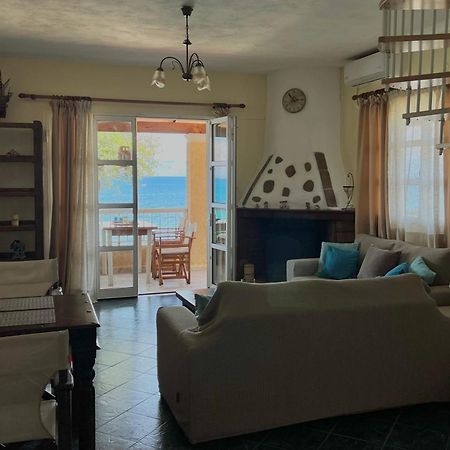 Kohyli Beachfront House Agia Pelagia Chlomou Esterno foto