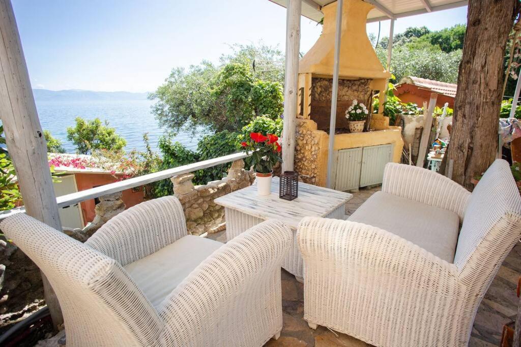 Kohyli Beachfront House Agia Pelagia Chlomou Esterno foto