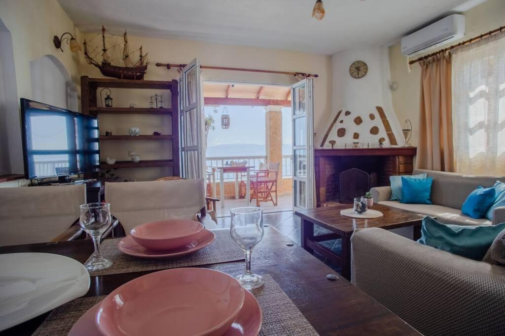 Kohyli Beachfront House Agia Pelagia Chlomou Esterno foto