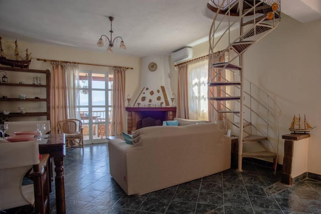 Kohyli Beachfront House Agia Pelagia Chlomou Esterno foto