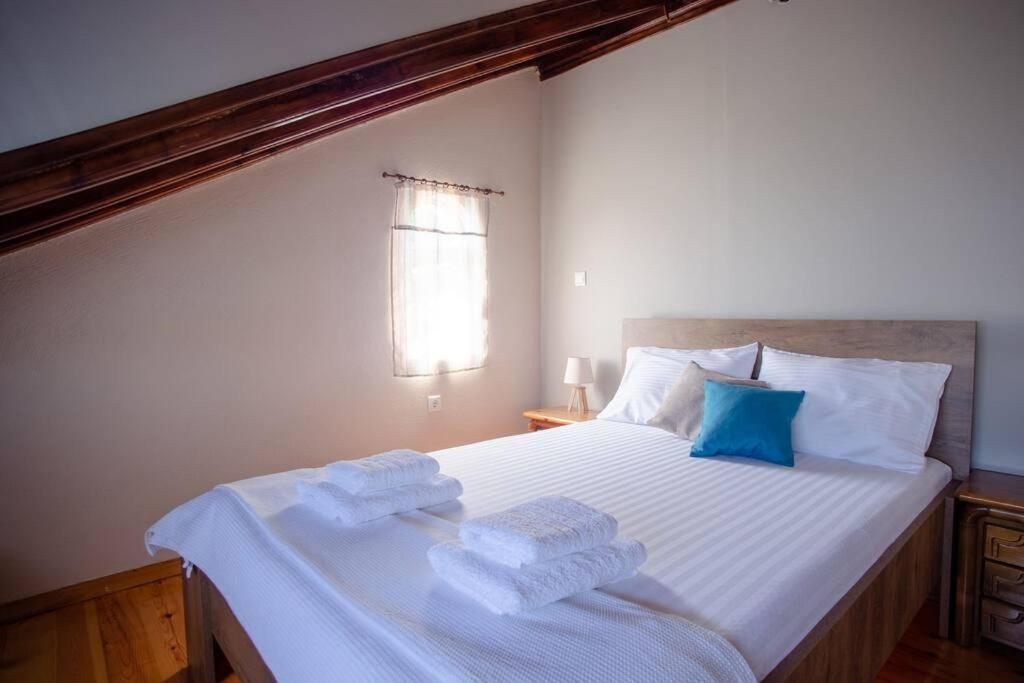 Kohyli Beachfront House Agia Pelagia Chlomou Esterno foto