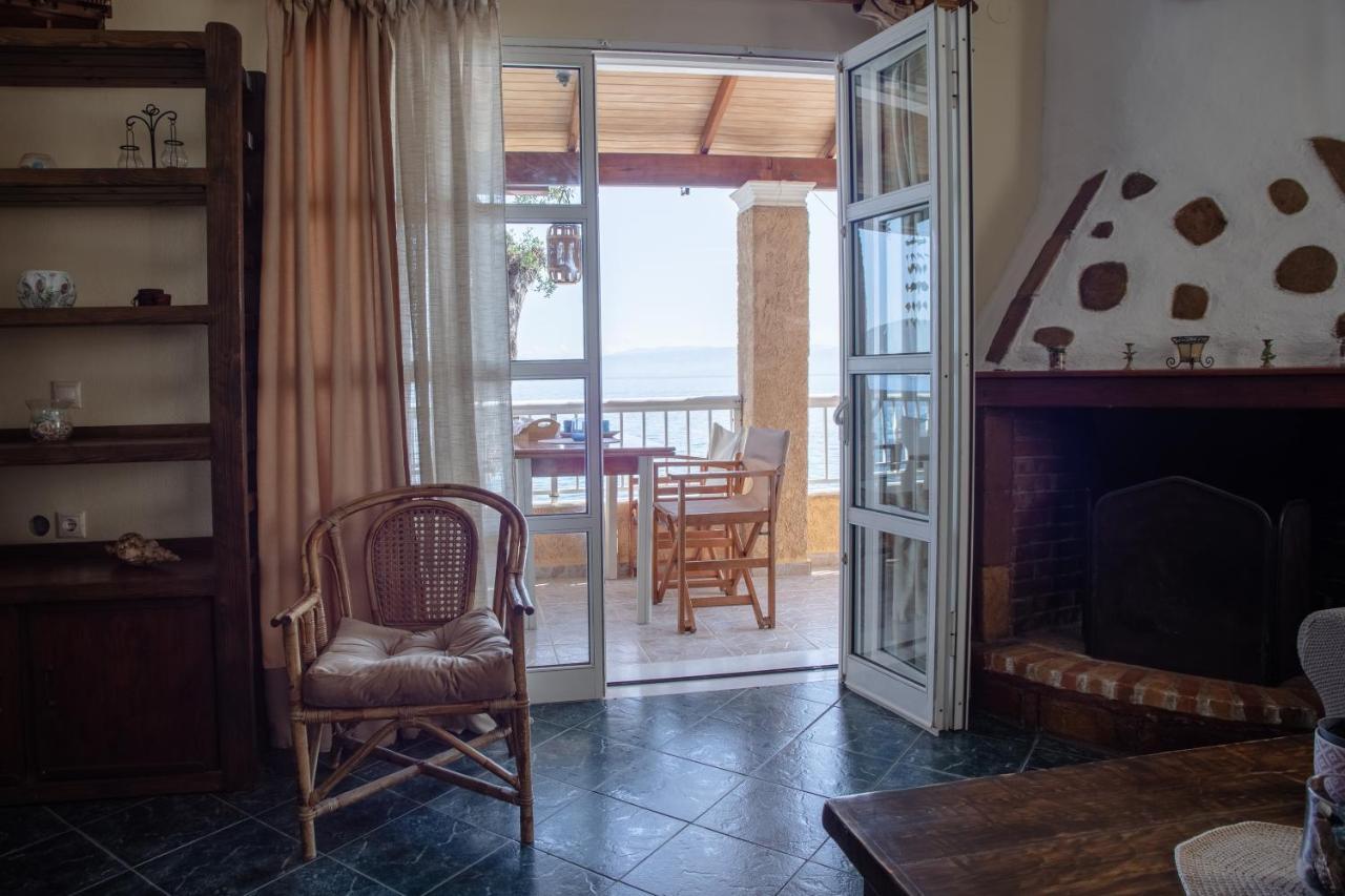 Kohyli Beachfront House Agia Pelagia Chlomou Esterno foto