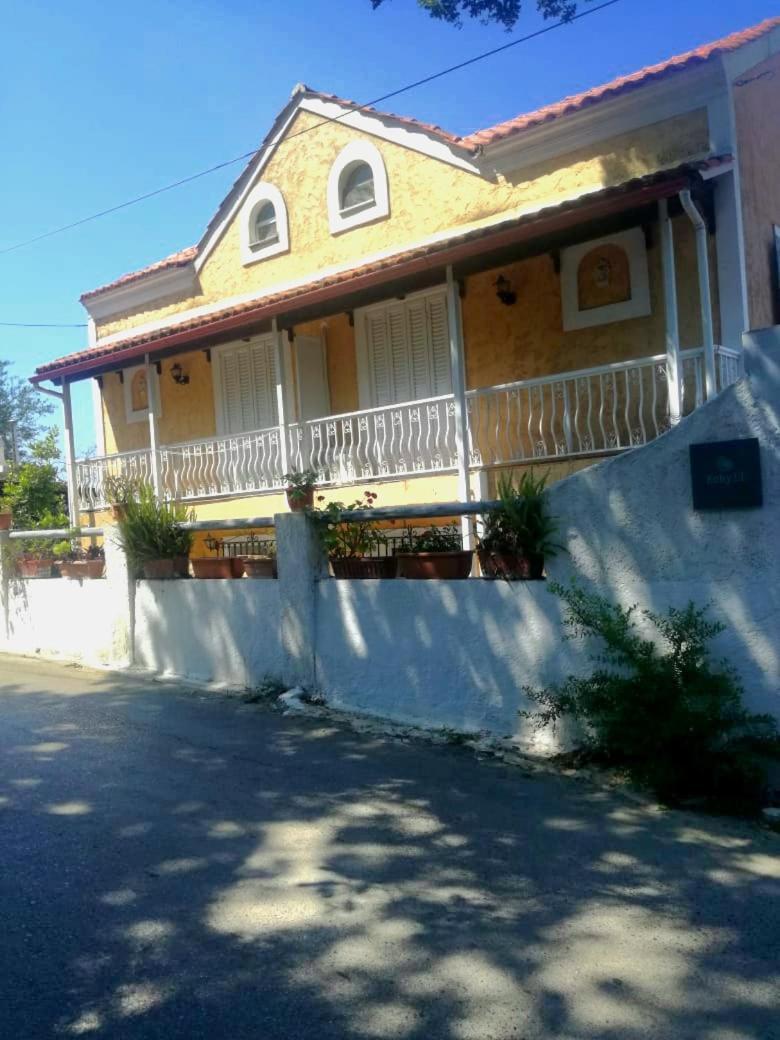 Kohyli Beachfront House Agia Pelagia Chlomou Esterno foto