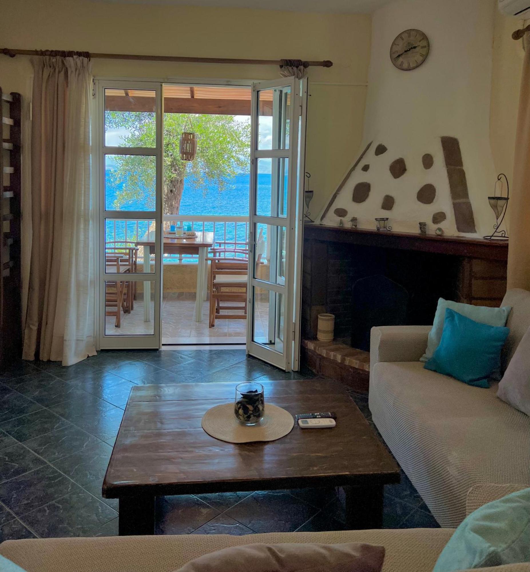 Kohyli Beachfront House Agia Pelagia Chlomou Esterno foto