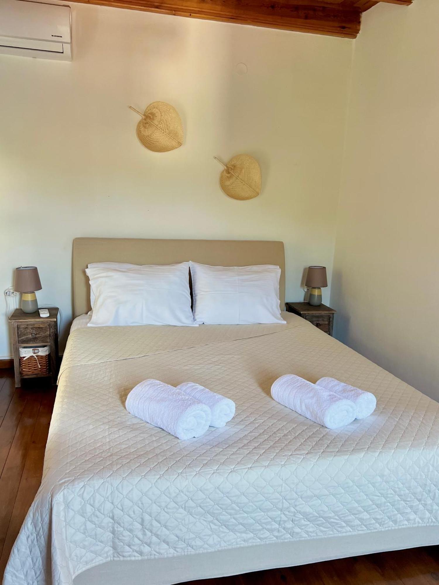 Kohyli Beachfront House Agia Pelagia Chlomou Esterno foto